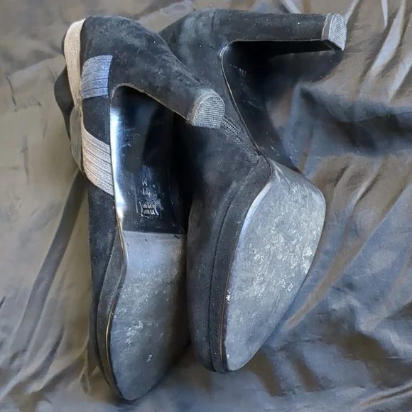 Black suede heeled ankle boots - Picture 3 of 3